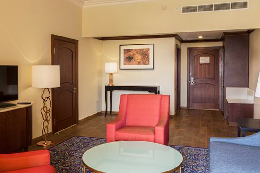 HL_executivesuite2_15_675x359_FitToBoxSmallDimension_Center